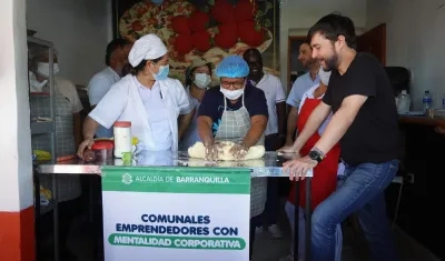 El Alcalde Jaime Pumarejo visitó el emprendimiento ganador del proyecto Estímulos participativos