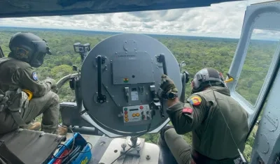 Reflectores y altavoces para la busqueda de los menores desaparecidos