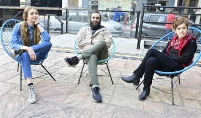 La actriz Tamara Leschner, el director Matías Szulanski y la actriz María Villar, de la película "Último Recurso".