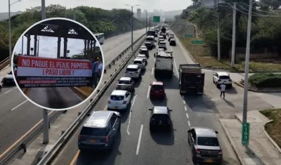 Trancón en la Vía al Mar por protestas en el peaje Papiros.