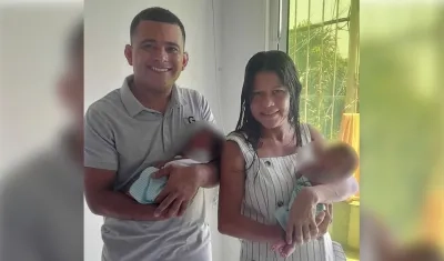 Dos de los trillizos en la casa de los Palacio-Polanco