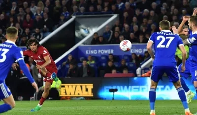 Trent Alexander-Arnold, de tiro libre, puso el 3-0 para el Liverpool. 