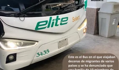 Este es el bus en el que se transportaban varios migrantes, entre ellos los diez colombianos secuestrados.