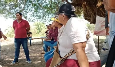 Campesinos favorecidos por la SAE.