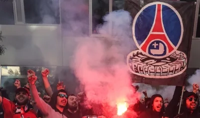 Los hinchas del PSG protestaron el miércoles en las afueras de la sede del club.