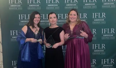 Viviana Araujo, Asociada Sénior; Irma Rivera, socia, y María Fernanda Diago, socia de Brigard Urrutia