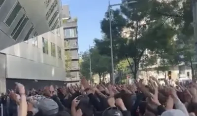 Los hinchas del PSG manifestaron su inconformismo con Lionel Messi. 