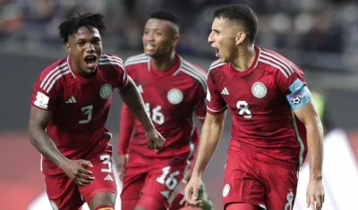El capitán Gustavo Puerta festeja el gol que le dio el triunfo a Colombia.