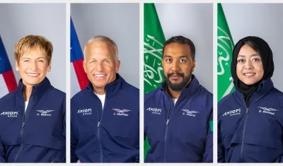 La joven astronauta estudió un máster en Ciencias Biomédicas en la Universidad de Al Faisal en Arabia Saudí.