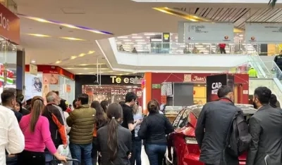 Momentos de pánico se vivieron en el interior de Unicentro en Bogotá.