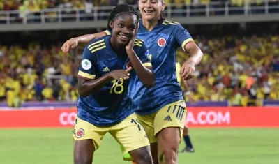 Linda Caicedo y Catalina Usme, integrantes de la Selección Colombia femenina.