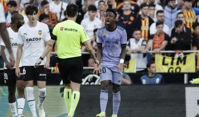 Vinicius vio la tarjeta roja contra el Valencia, pero después esta le fue anulada.