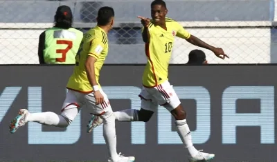 Yáser Asprilla celebra tras marcar el segundo gol de Colombia. 