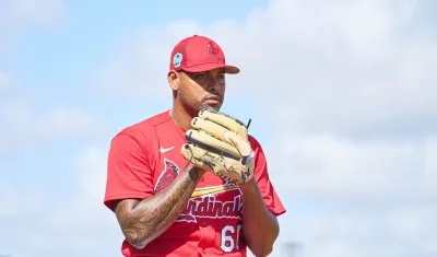 Guillermo Zúñiga reemplaza en el cuerpo de lanzadores de San Luis a Zack Johnson.
