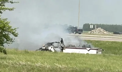 Accidente entre camión y microbús.