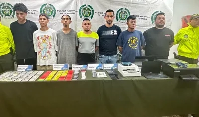 Los siete capturados.