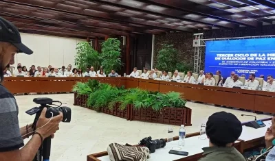ELN y Gobierno en los diálogos de paz