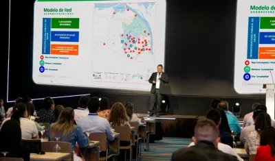 Secretario de Salud Humberto Mendoza en la exposición del modelo de salud de Barranquilla.