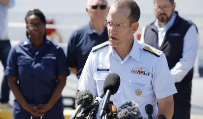 Contralmirante John Mauger.