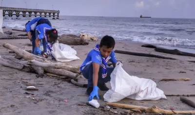 Jornada de limpieza en playas de Puerto Colombia