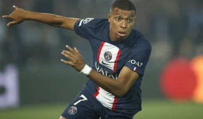 Kylian Mbappé insistió en que cumplirá su contrato con el PSG.