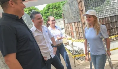 La Gobernadora inspeccionando obras en El Esfuerzo, Villa Anita y Villa Gladys.