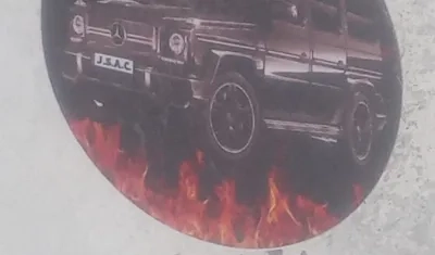 El logotipo que colocan en motocarros en Soledad. 