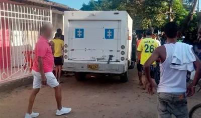 El CTI de la Fiscalía llegó al lugar de los hechos para realizar la inspección del cuerpo. 