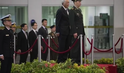 Encuentro entre el ministro chino de Defensa, Li Shangfu, y su homólogo de Singapur, Ng Eng Hen.