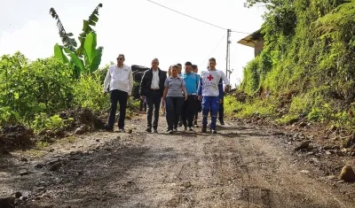 El Ministro de Salud, Guillermo Alfonso Jaramillo, en el resguardo indígena Kemberdé.