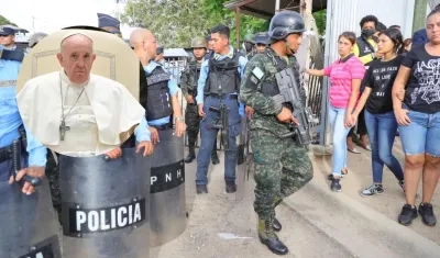Papa Francisco ora por reculusas muertas en enfrentamiento.