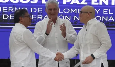 Gustavo Petro, Miguel Díaz-Canel y 'Antonio García'.