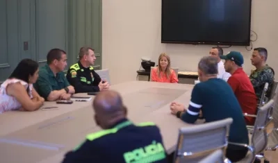 Reunión de la Dijin y Dipol con la Gobernadora