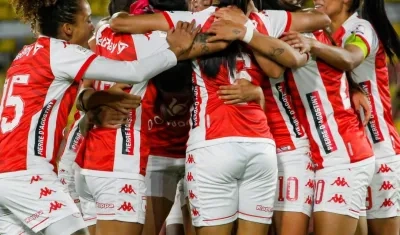 Santa Fe avanzó a la final tras golear 4-0 a Nacional, en Bogotá.