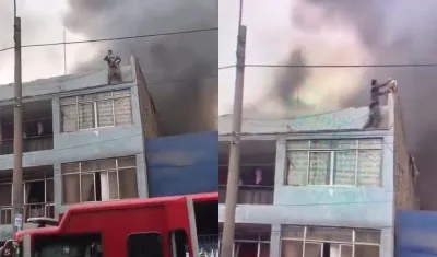 Sebastián Arias rescatando al canino.