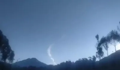 Señal de humo sería la de la avioneta siniestrada.