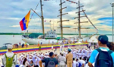 Aplausos para el Buque Gloria desde el Gran Malecón