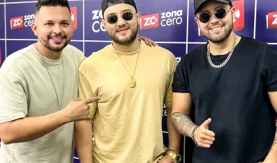 Hernán, Milton y Manuel, de Aguanilé Salsa, en la visita que realizaron a la sede de Zona Cero.