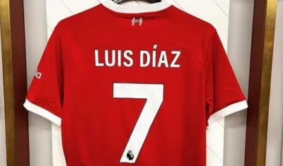 La camiseta con el número 7 de Luis Díaz ya está a la venta en las tiendas oficiales del Liverpool. 