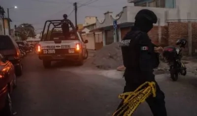 Policías acordonan la zona de Sierra de Agua, municipio de Perote, Estado de Veracruz, en donde se registró la masacre