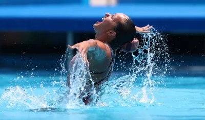 Mónica Arango durante su presentación en natación artística. 