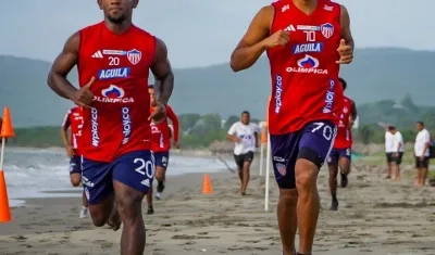 Pablo Rojas, única contratación confirmada, y Carlos Bacca, quien no tiene asegurada su continuidad.