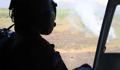 El incendio de la semana pasada destruyó 160 hectáreas. La FAC utilizó el bambi bucket para ayudar a sofocar las llamas con miles de litros de agua.