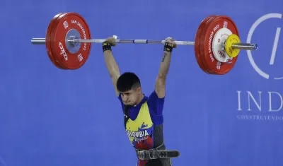Miguel Suárez levantó 106 kilogramos en arranque y 138 en envión. 