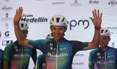 Miguel Ángel López supera por más de tres minutos a Wilson Peña y a Daniel Méndez.