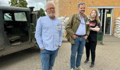 Héctor Abad, Sergio Jaramillo y Victoria Amelia, quien falleció en el ataque.