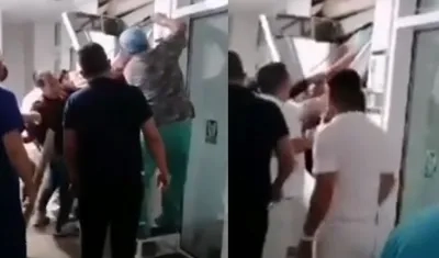 Momentos en que trabajadores del hospital auxilian a la menor. 