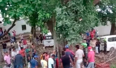 La Van quedó en este sector y la víctima mortal tendida en el lugar. 