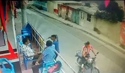 Imagen del atraco en el estadero.