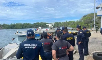Autoridades durante la búsqueda de los niños.